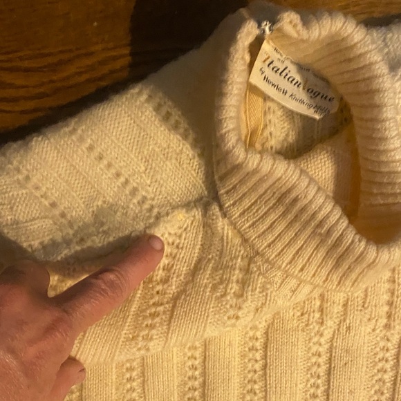 Chic Cream Turtleneck Sweater with Belt XS - Picture 10 of 11